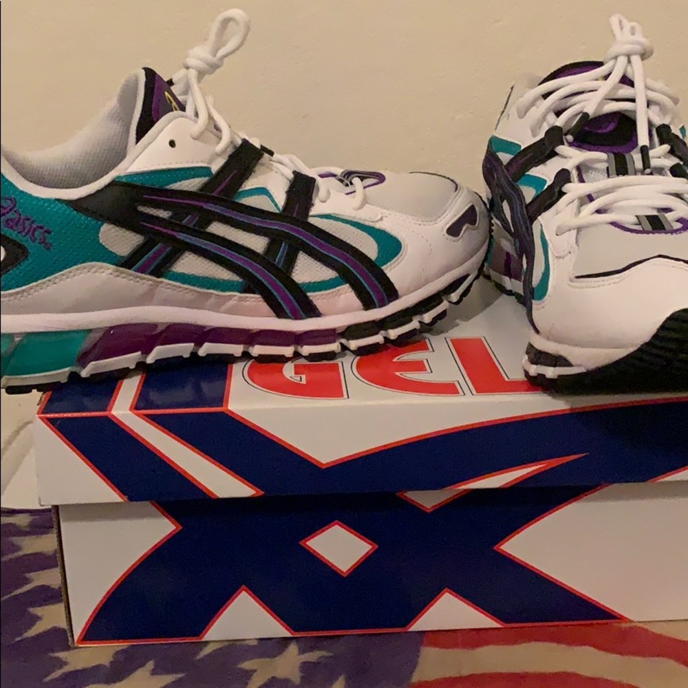 ASICS - Picture 2 of 2